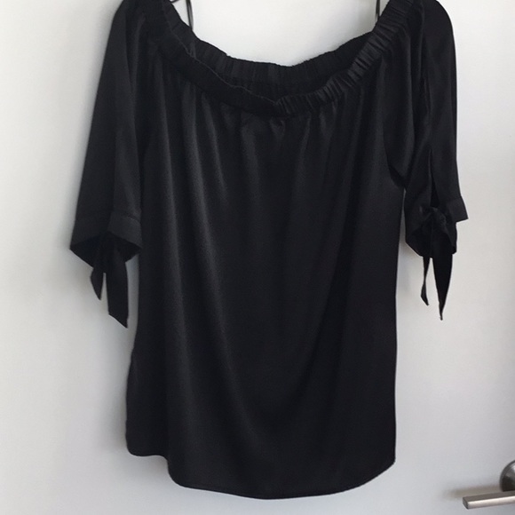 H&M silk off the shoulder black blouse $25 Size 12 - Picture 4 of 4